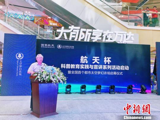 探访重庆首个都市太空梦幻农场：一个南瓜重200斤