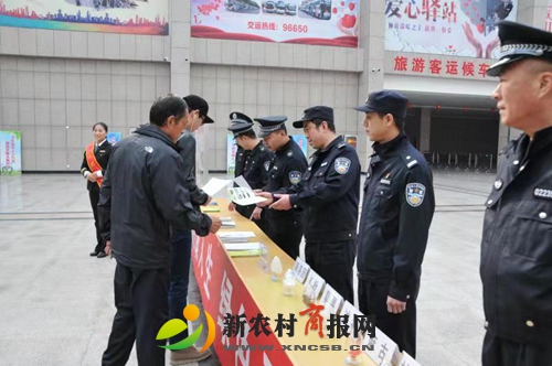 胶州警方举办“秋冬严打整治攻势战果展示暨禁毒宣传”活动