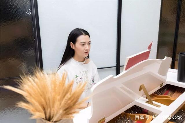 这家钢琴公馆不简单，钢琴九级露一手~