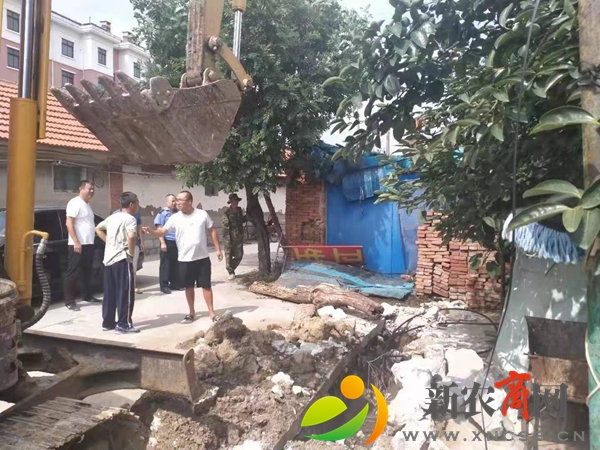 白沙河街道综合行政执法中队：拆违治乱不停歇450平米违建4小时迅速拆除1.jpg