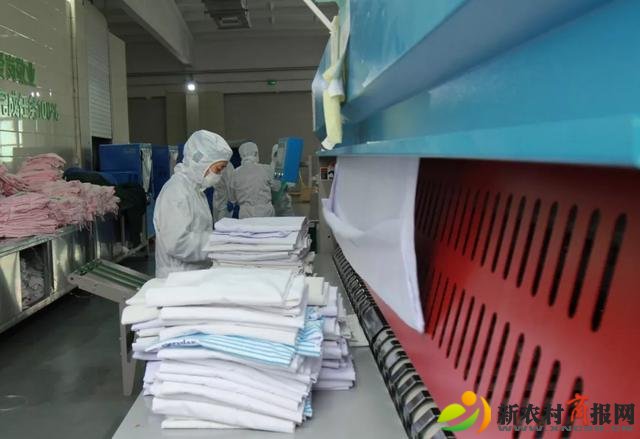 阳光城阳党旗飘扬 众志成城坚决打赢