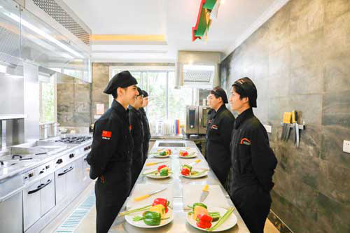 学厨师该如何选择一所好学校